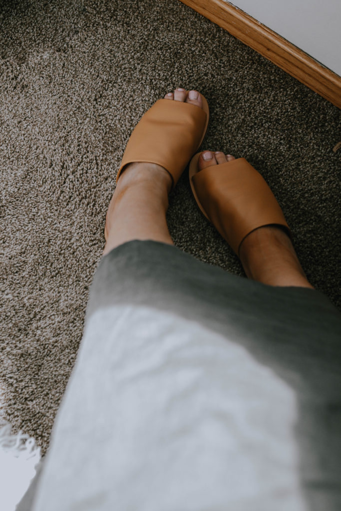 Everlane Sandal Comparison: Brown slide sandals in a nice cognac color