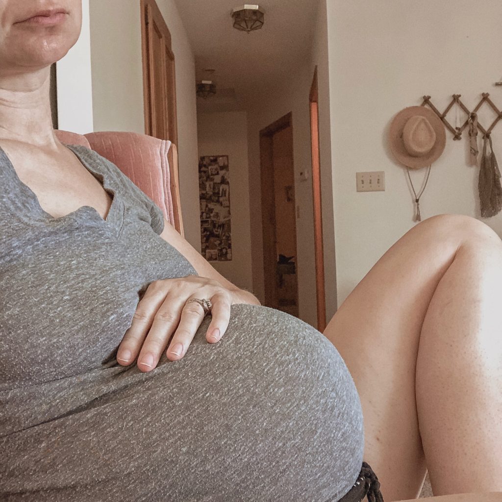 31 Week Pregnant Belly: Third Pregnancy, Pregnancy Symptoms, Maternity Tee
