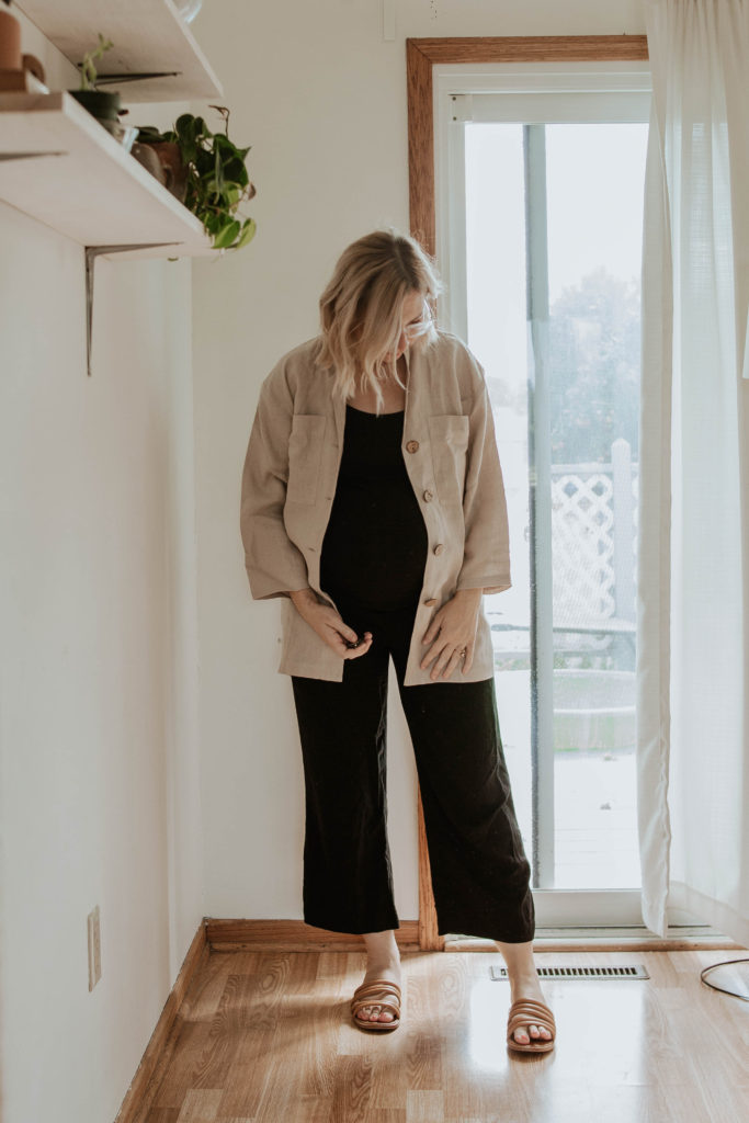 dressing for comfort, linen jacket, black and brown outfit, black wide leg pants