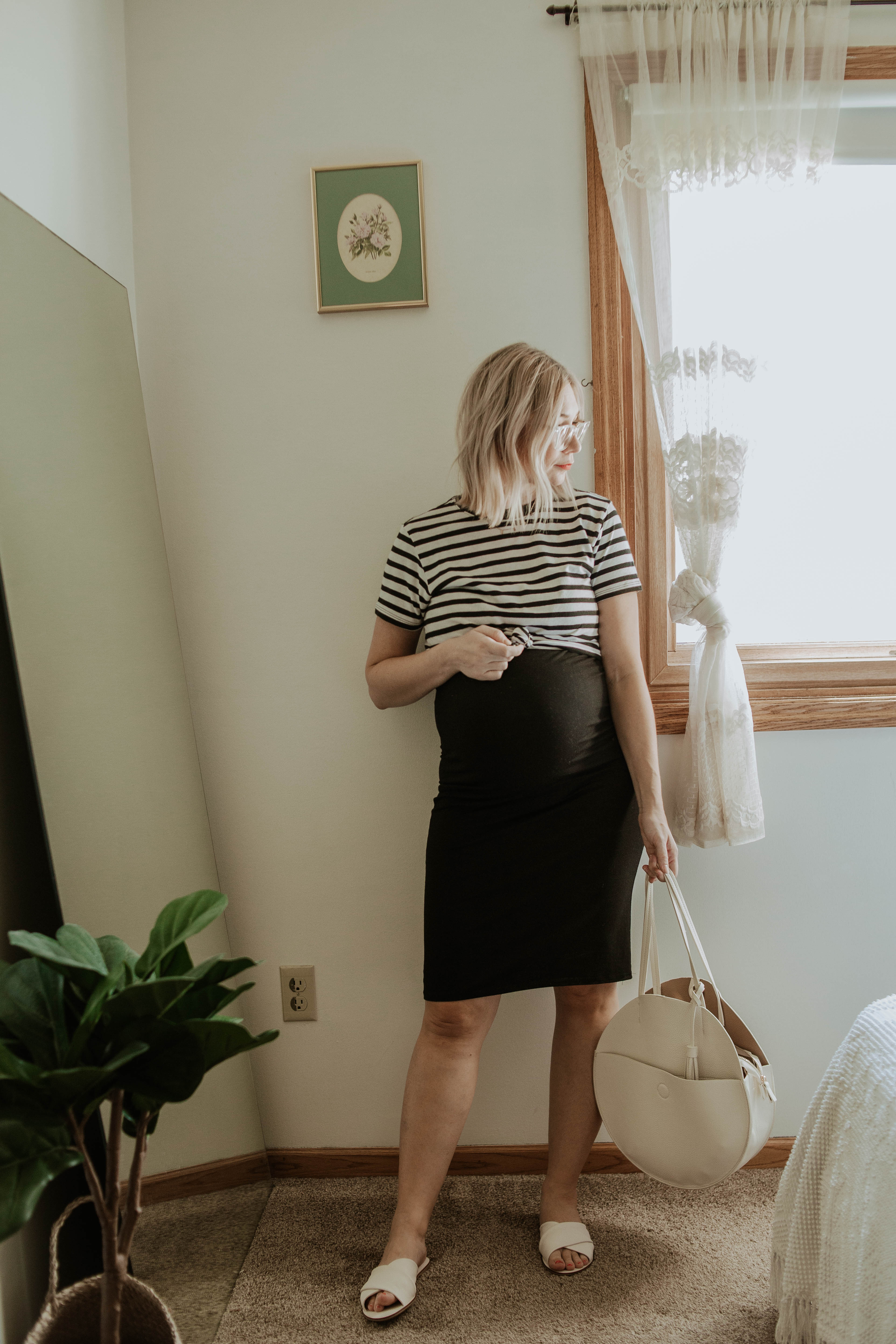 Transitional Summer to Fall Outfitsstorq review, storq dress, black and white striped tee, mott and bow striped tee, everlane day sandal, white circle bag