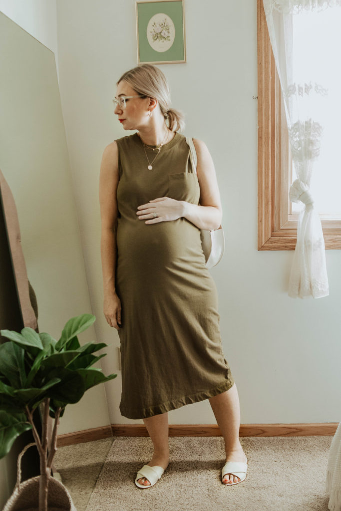 end of summer outfits, everlane tee dress, everlane day sandals, white circle bag