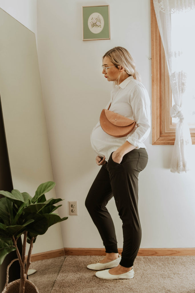 casual maternity outfits, everlane relaxed silky cotton shirt, athleta joggers, bum bag, belt bag, tree fairfax