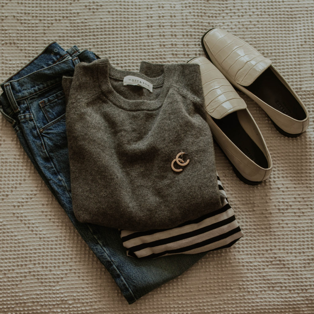 mott & bow mom jeans, mott & bow cashmere sweater, affordable cashmere, mott & bow striped tee, chunky gold hoops, everlane 90's loafers