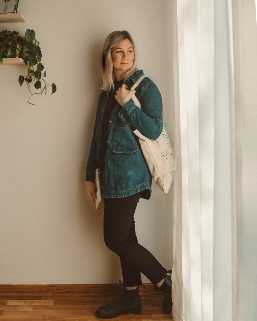 Blundstone Boot Review: A Week of Styling Ideas, denim jacket, black everlane jeans