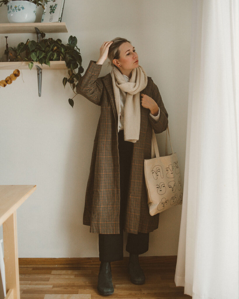 Blundstone Boot Review: A Week of Styling Ideas, toteme coat, plaid coat, black wide leg pants, ribbed scarf