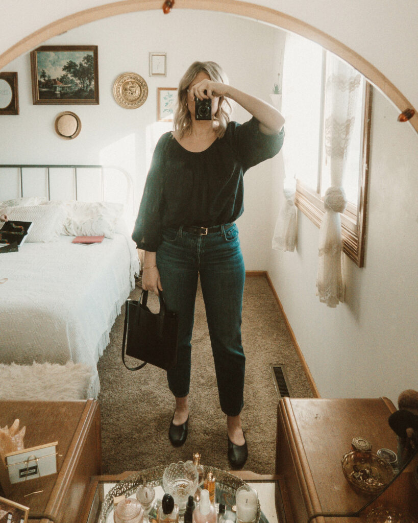 Weekend Outfit Roundup Vol. 1, Everlane Air Ruched Blouse, J Brand Jeans, Everlane Day Glove Flat, Everlane Mini Tote