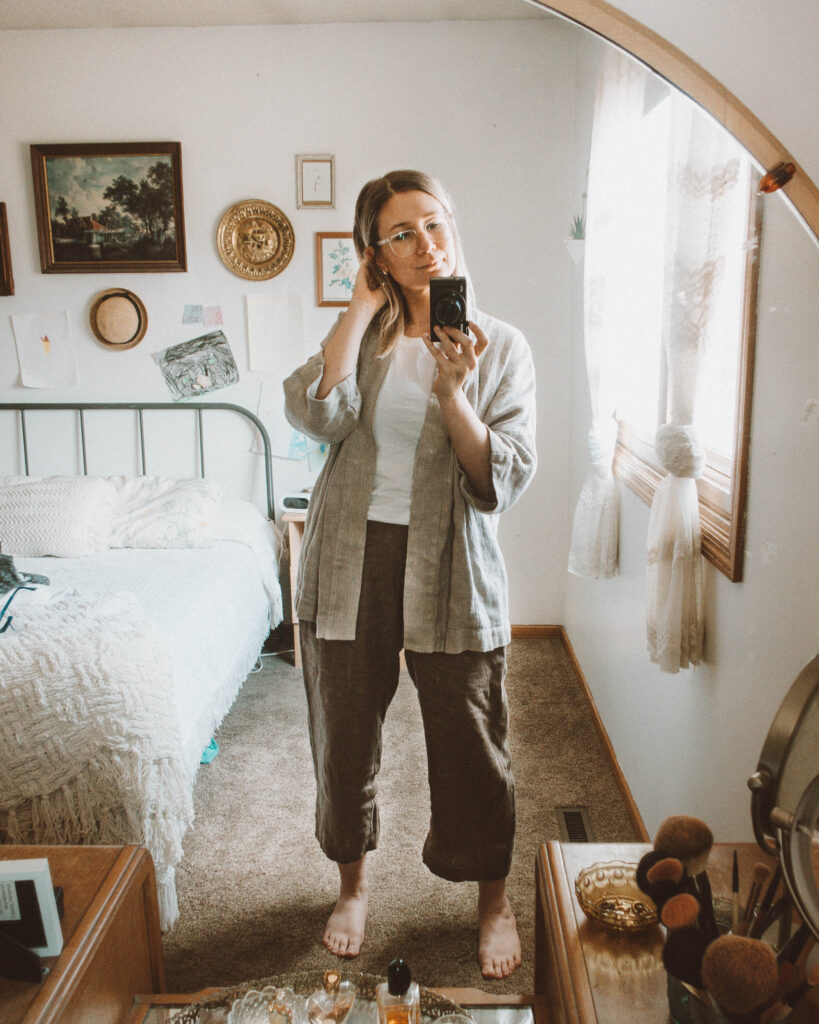 4 Lounge Wear Outfits that Will Keep you Feeling Cozy, linen loungewear, linen pants, linen jacket, everlane cut out tank