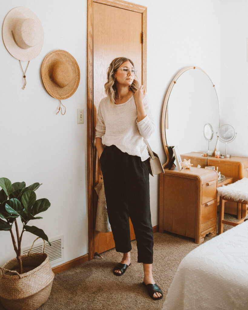 A Week of Outfits: Minimizing my Closet, it is well la long sleeve gauze top, everlane put together pleat pant, everlane day crossover sandal, everlane lunchbox bag