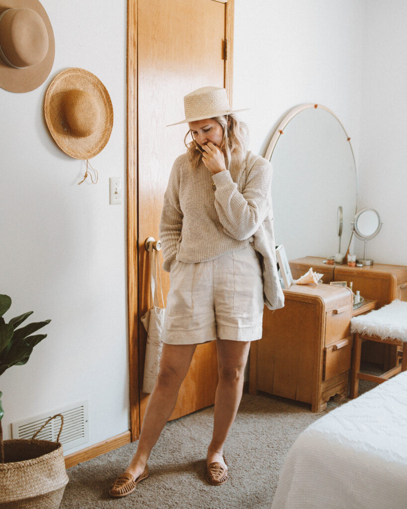 A Week of Outfits: Minimizing my Closet, it is well la crewneck pull on sweater, acorn short in dune, nisolo huarache sandal almond, shin+na linen bag