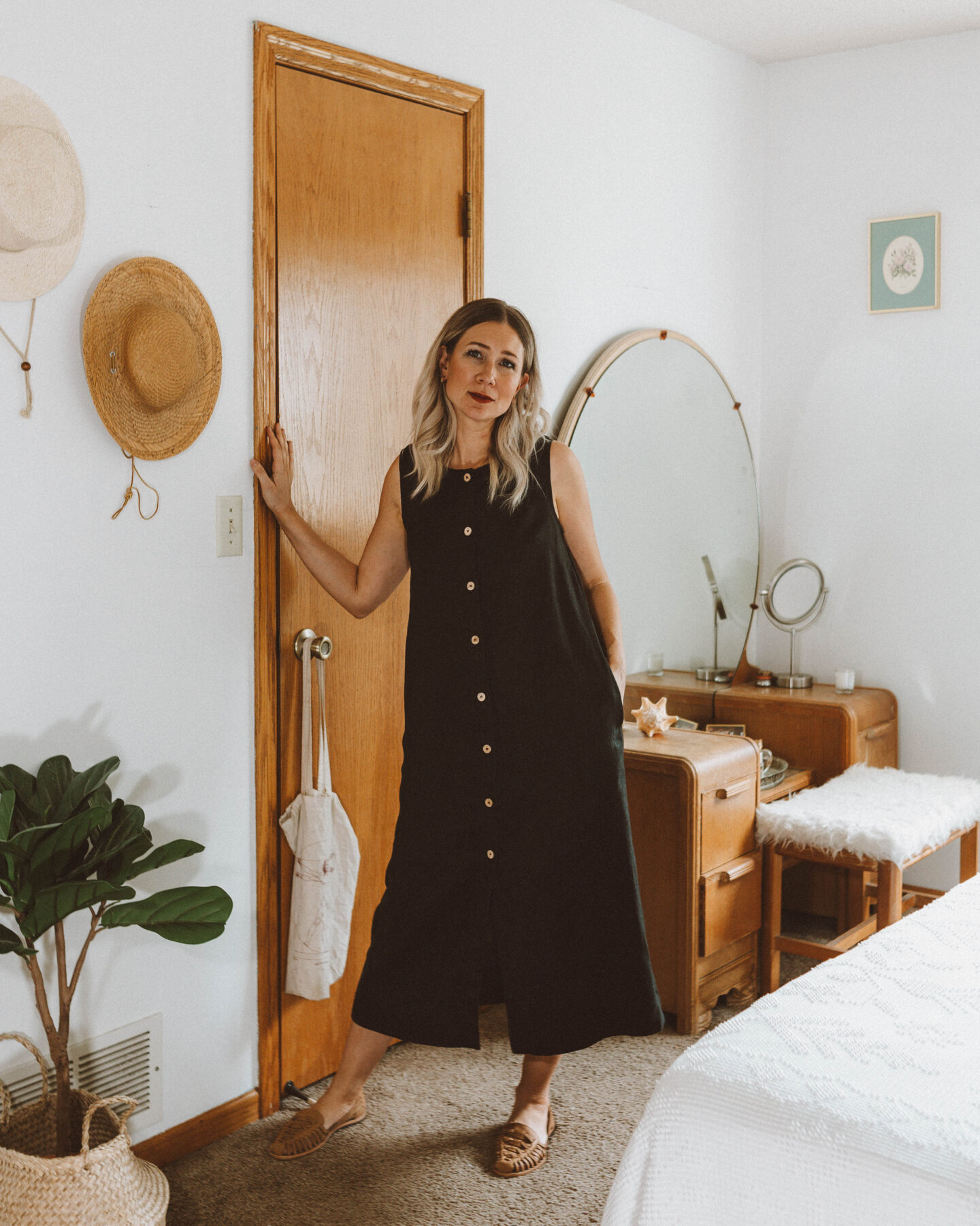 A Week of Summer Outfit Ideas, button down black linen dress, nisolo huarache sandals, linenfox review