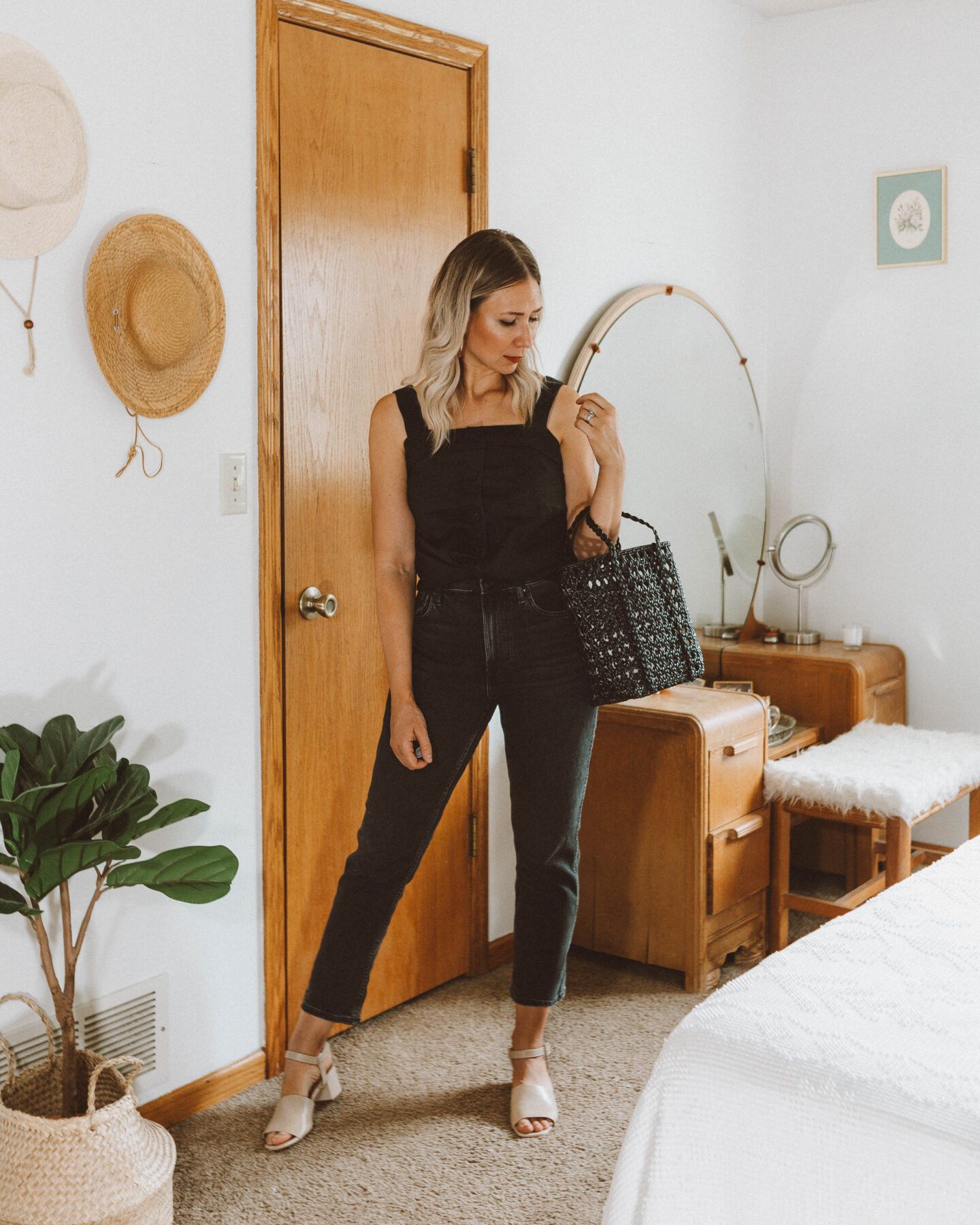 A Week of Summer Outfit Ideas, everlane choose what you pay, bootcut cheeky jean review, linen apron top review, block heel sandal, bembien jolene mini black