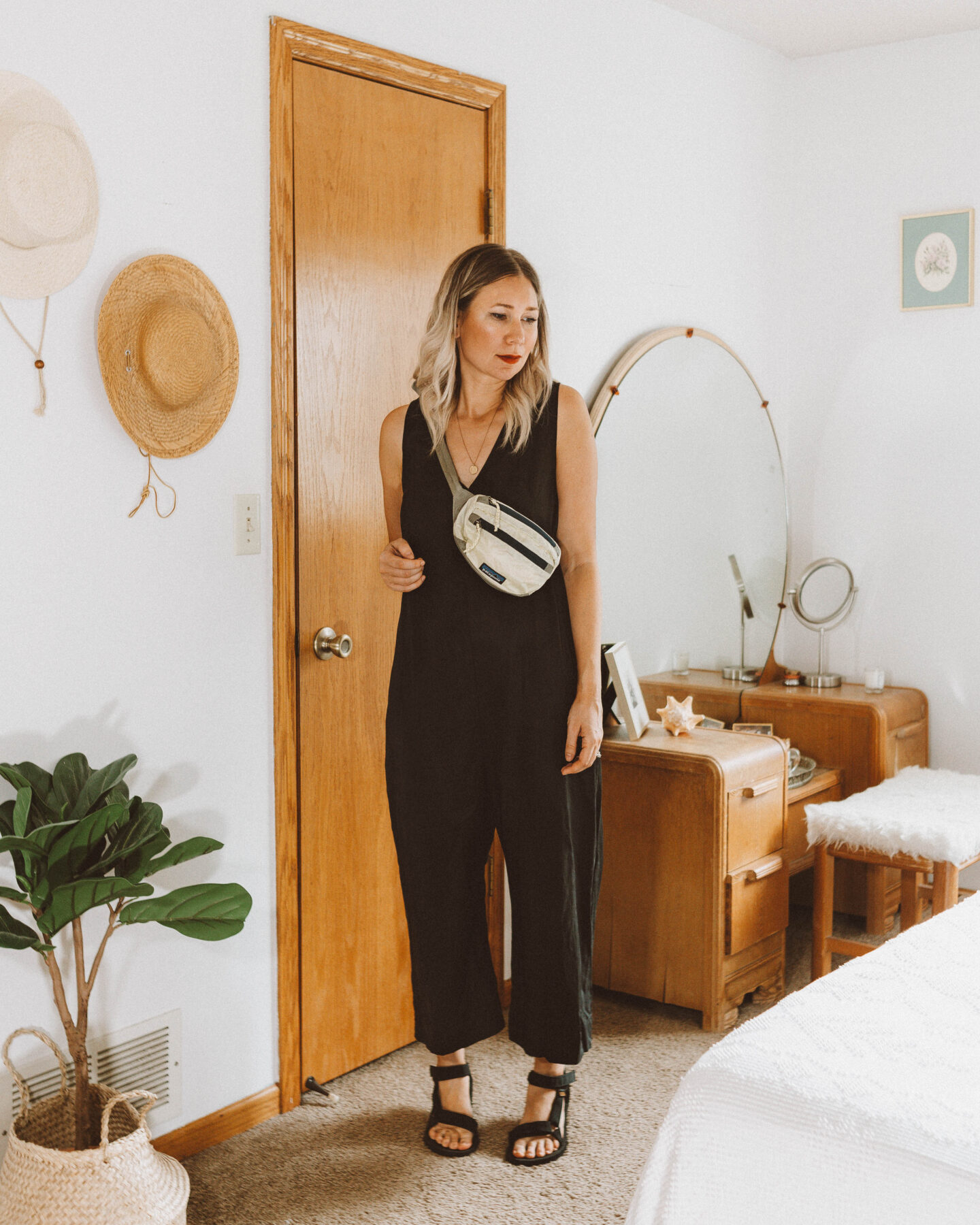 A Week of Summer Outfit Ideas, hackwith design house basics jumpsuit review, patagonia hip pack, black teva sandals